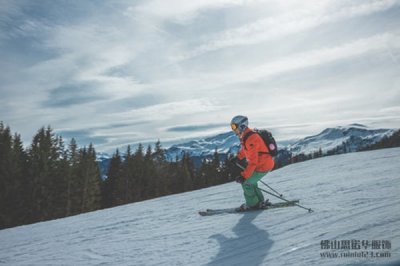 來看啦喂！教你如何選購滑雪服